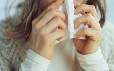 Una persona mocant-se | Arxiu